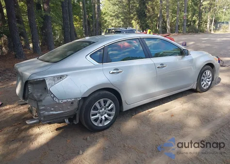 2015 Nissan Altima 2.5 S z USA, uszkodzony, nr VIN 1N4AL3AP6FN329652